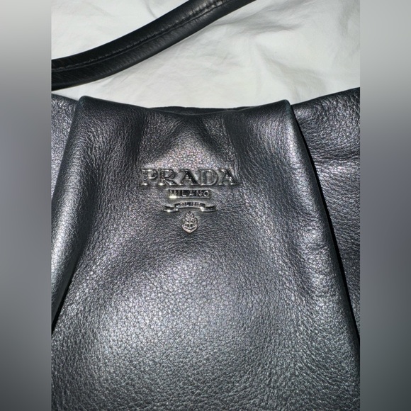 100 percent authentic Prada soft calf BR4687 hobo bag - Picture 2 of 14